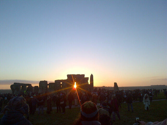 Perfect solstice sunrise by @STONEHENGE (Stonehenge UK)